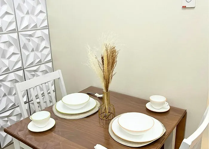 Apartahotel Shia Staycation Trees Residences